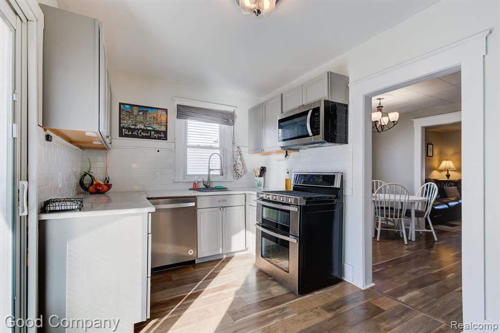 614 E UNIVERSITY Avenue, Royal Oak, MI 48067 — Photo 9