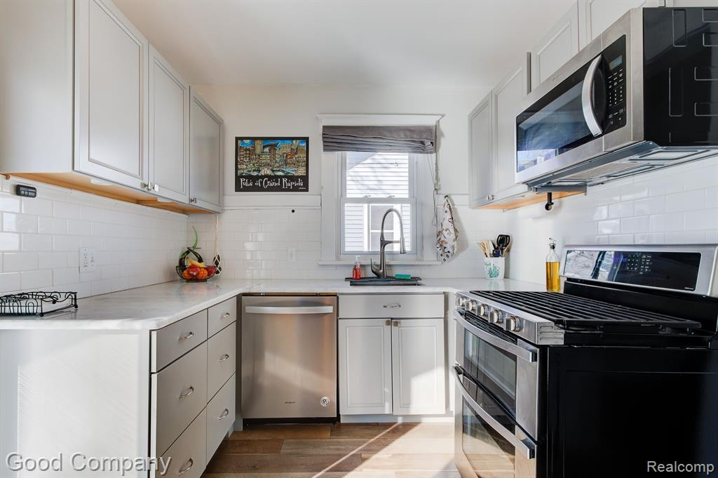 614 E UNIVERSITY Avenue, Royal Oak, MI 48067 — Photo 10