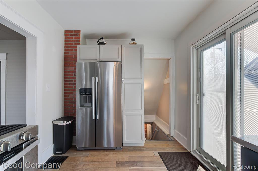 614 E UNIVERSITY Avenue, Royal Oak, MI 48067 — Photo 12