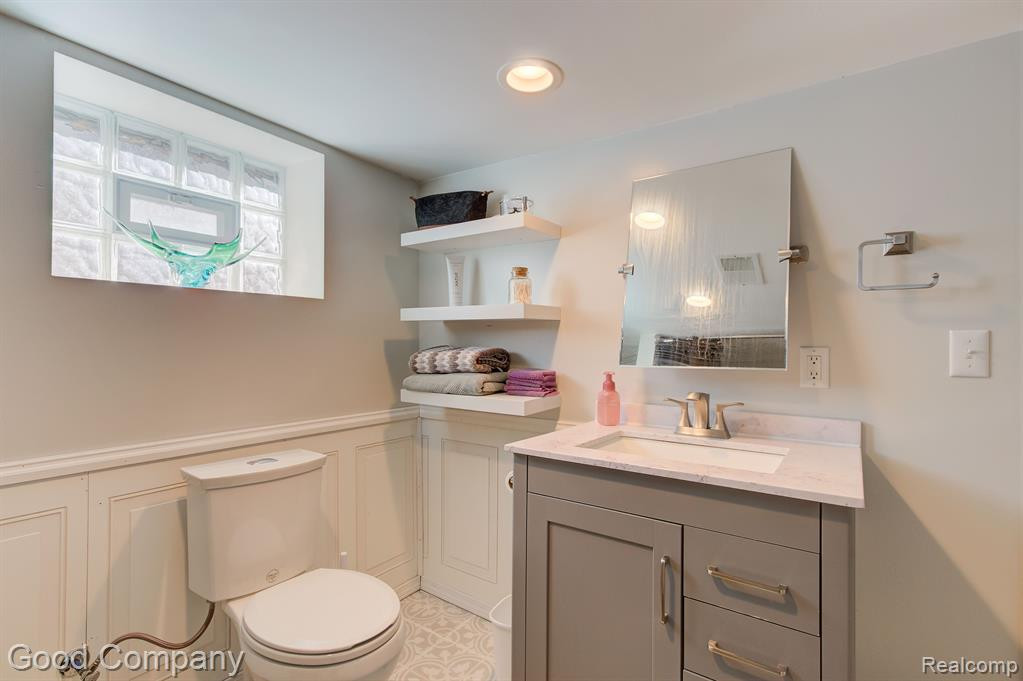 614 E UNIVERSITY Avenue, Royal Oak, MI 48067 — Photo 23