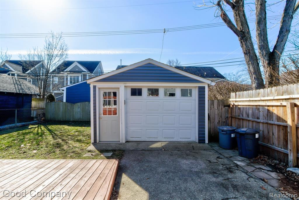 614 E UNIVERSITY Avenue, Royal Oak, MI 48067 — Photo 28