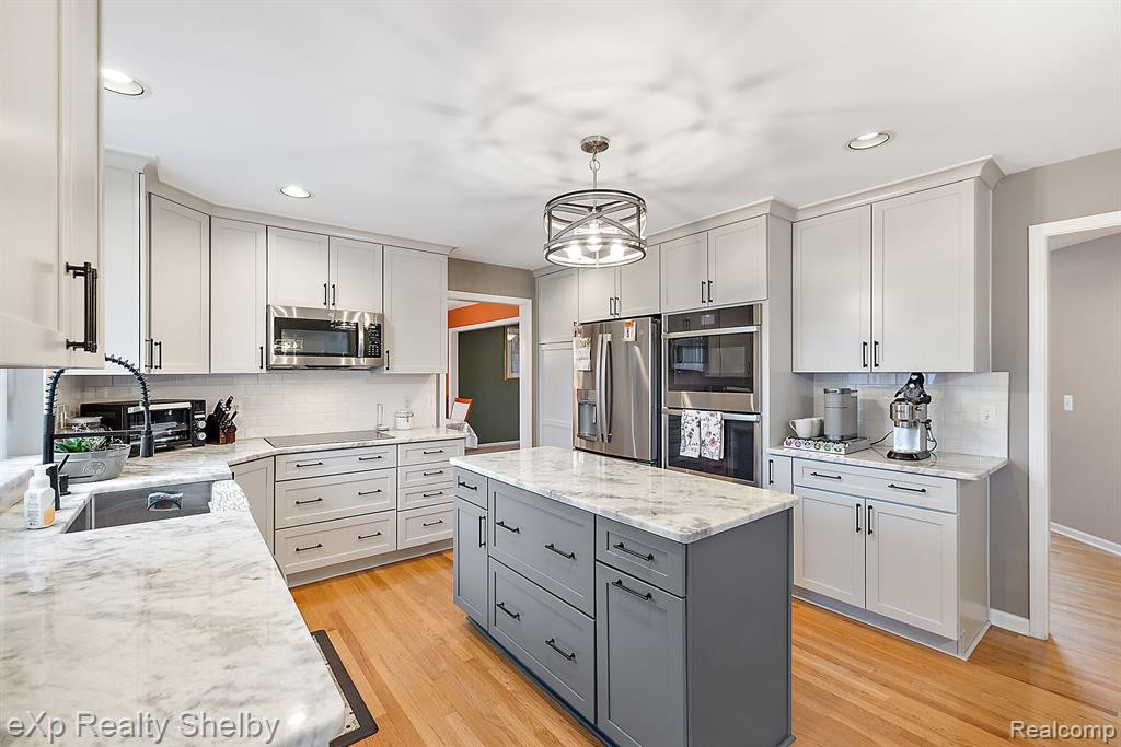 48434 STONEACRE Drive, Macomb, MI 48044 — Photo 13