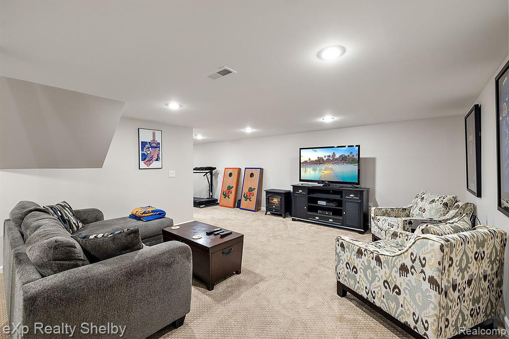 48434 STONEACRE Drive, Macomb, MI 48044 — Photo 41
