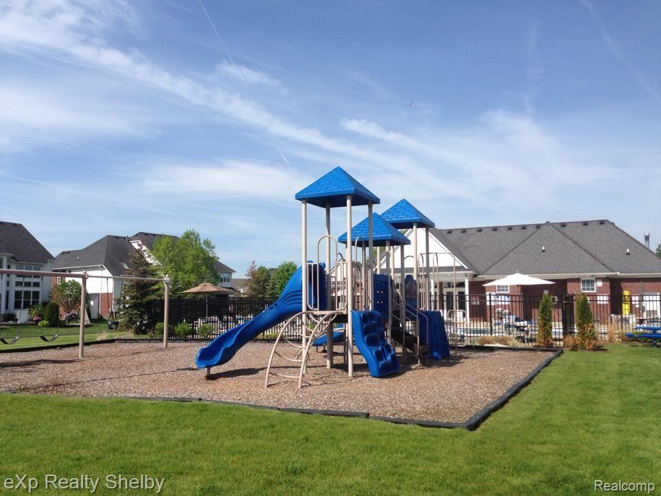 48434 STONEACRE Drive, Macomb, MI 48044 — Photo 56