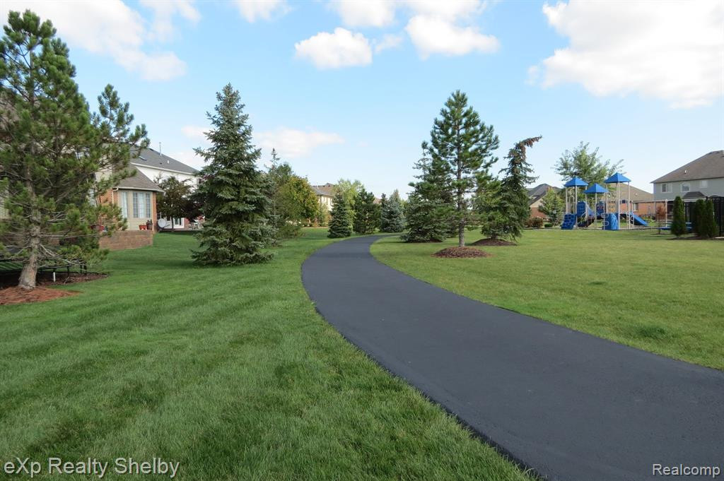 48434 STONEACRE Drive, Macomb, MI 48044 — Photo 57