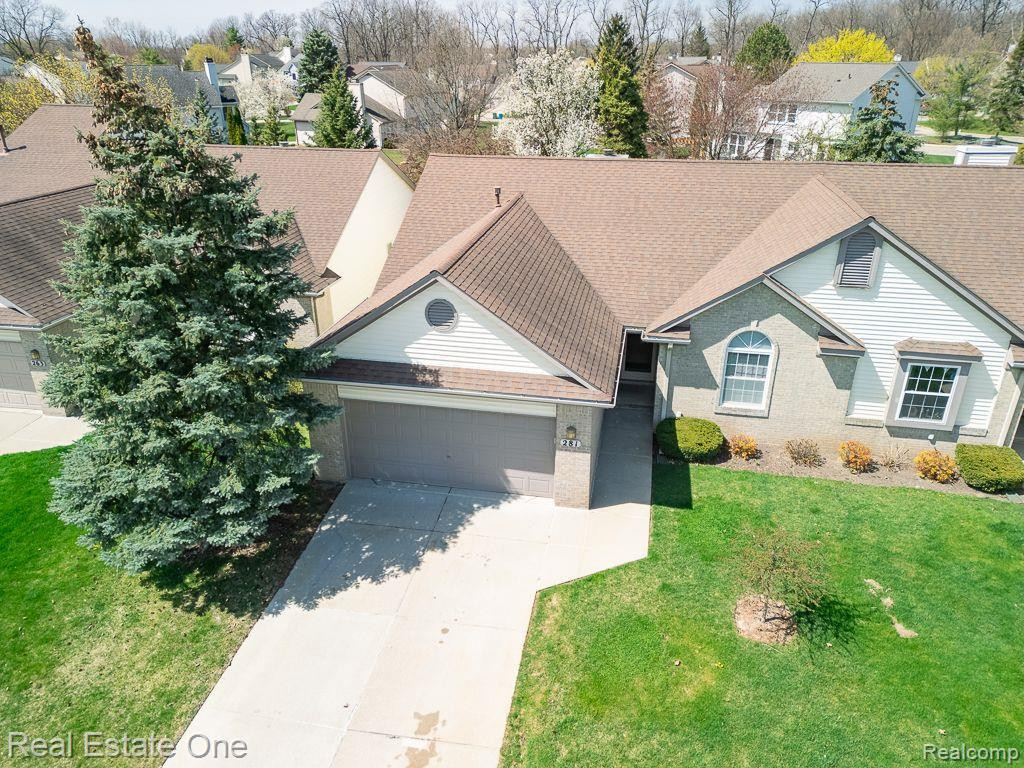281 WHISPERING Hill, Commerce Twp, MI 48390 — Photo 3