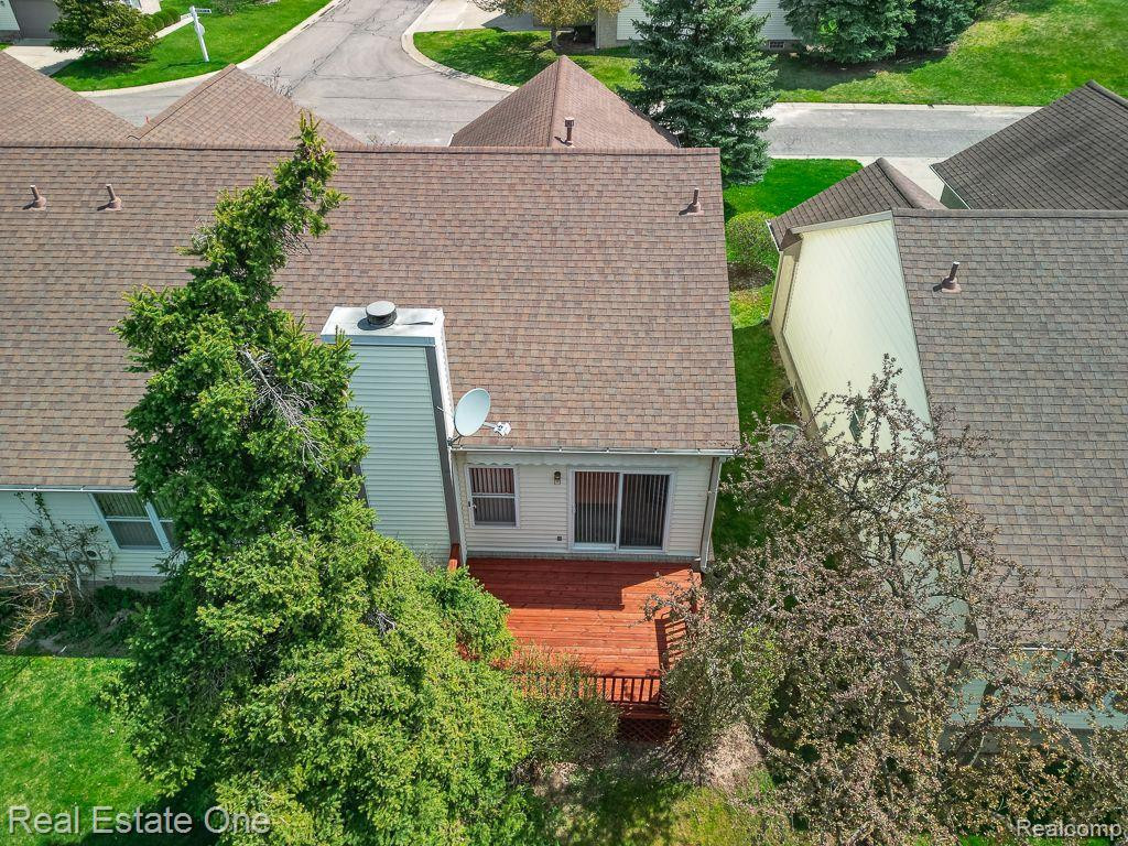 281 WHISPERING Hill, Commerce Twp, MI 48390 — Photo 4