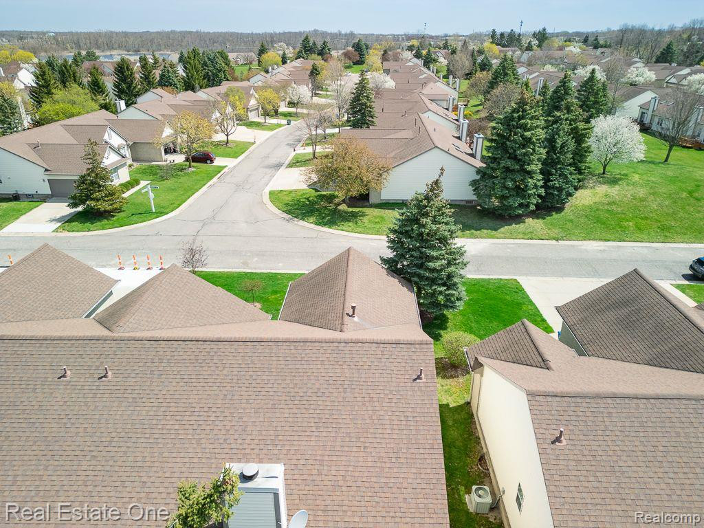 281 WHISPERING Hill, Commerce Twp, MI 48390 — Photo 5