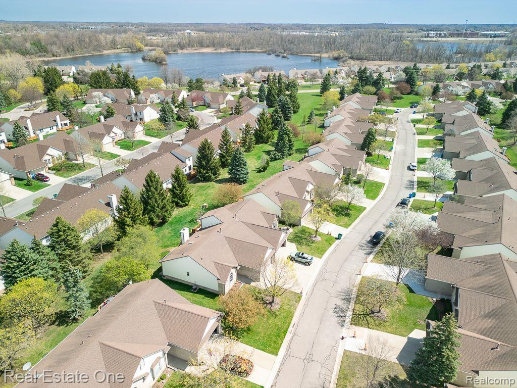 281 WHISPERING Hill, Commerce Twp, MI 48390 — Photo 6