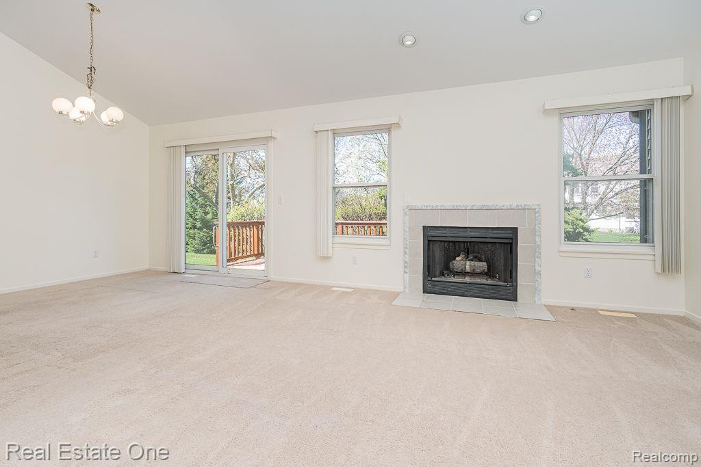 281 WHISPERING Hill, Commerce Twp, MI 48390 — Photo 8