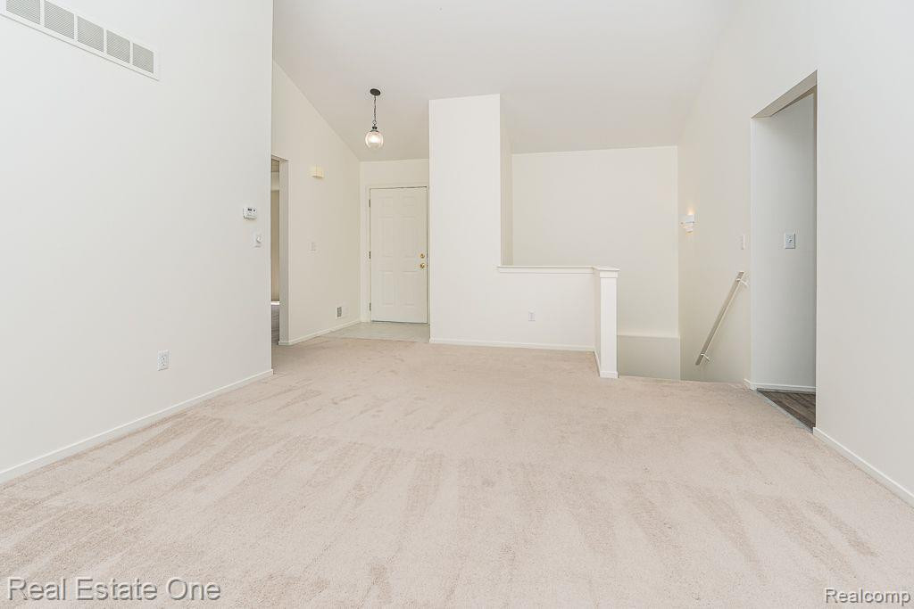 281 WHISPERING Hill, Commerce Twp, MI 48390 — Photo 10