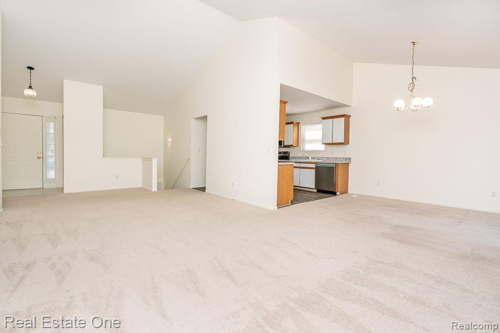 281 WHISPERING Hill, Commerce Twp, MI 48390 — Photo 11
