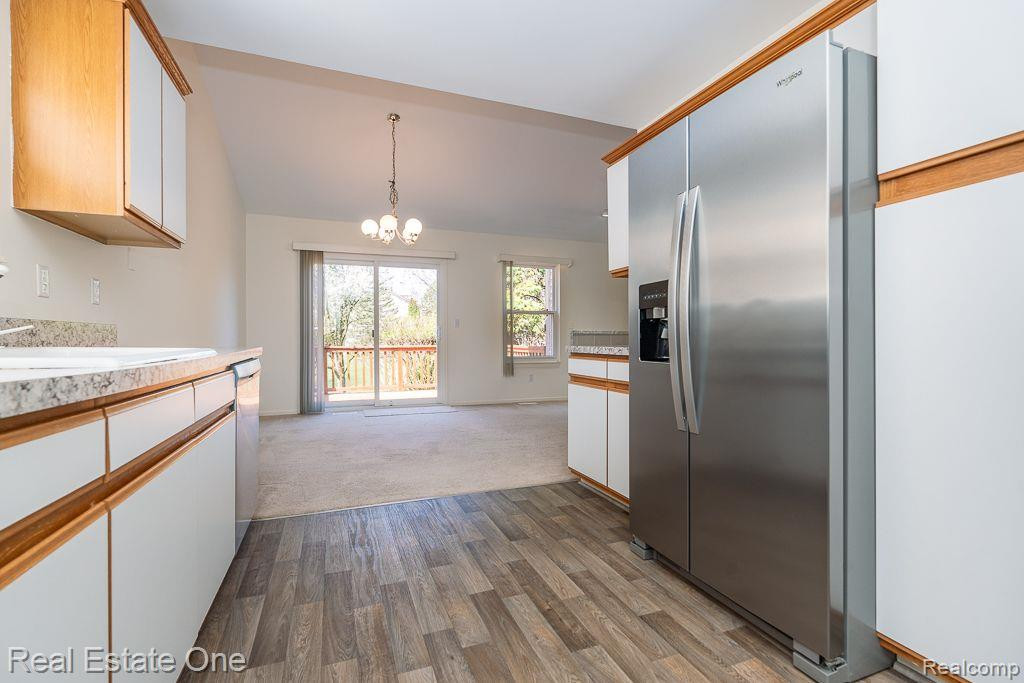 281 WHISPERING Hill, Commerce Twp, MI 48390 — Photo 15