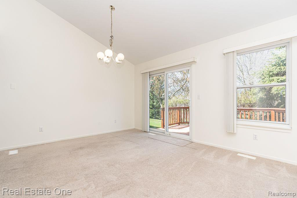 281 WHISPERING Hill, Commerce Twp, MI 48390 — Photo 16
