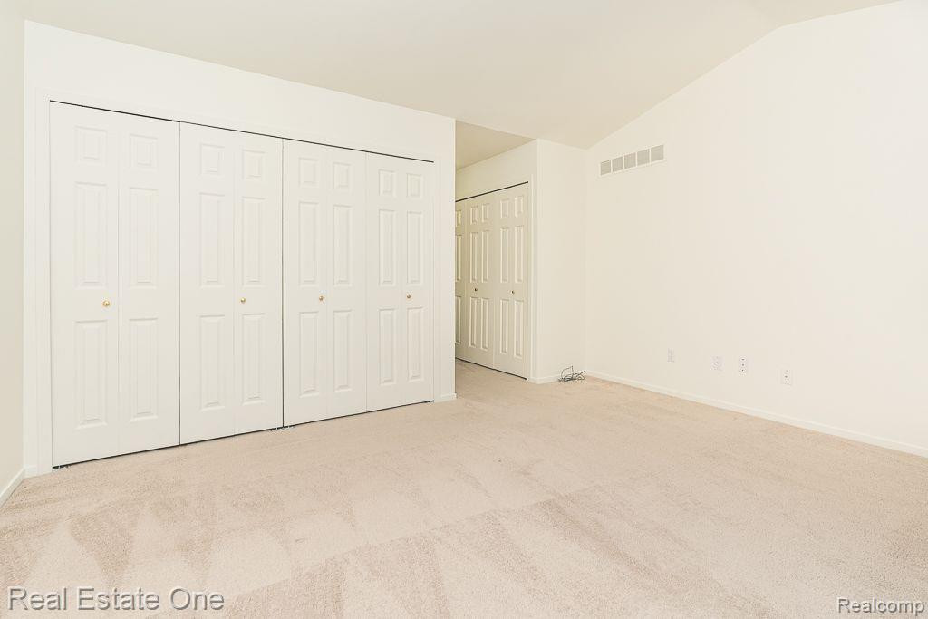 281 WHISPERING Hill, Commerce Twp, MI 48390 — Photo 19