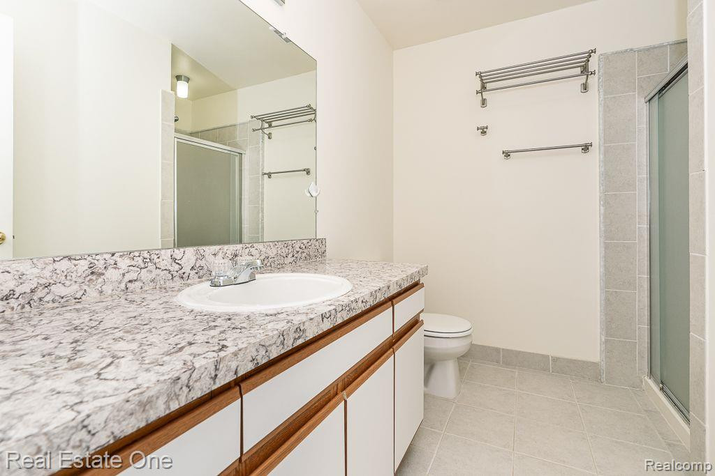 281 WHISPERING Hill, Commerce Twp, MI 48390 — Photo 20