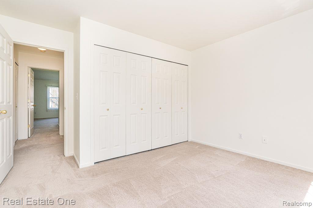 281 WHISPERING Hill, Commerce Twp, MI 48390 — Photo 22