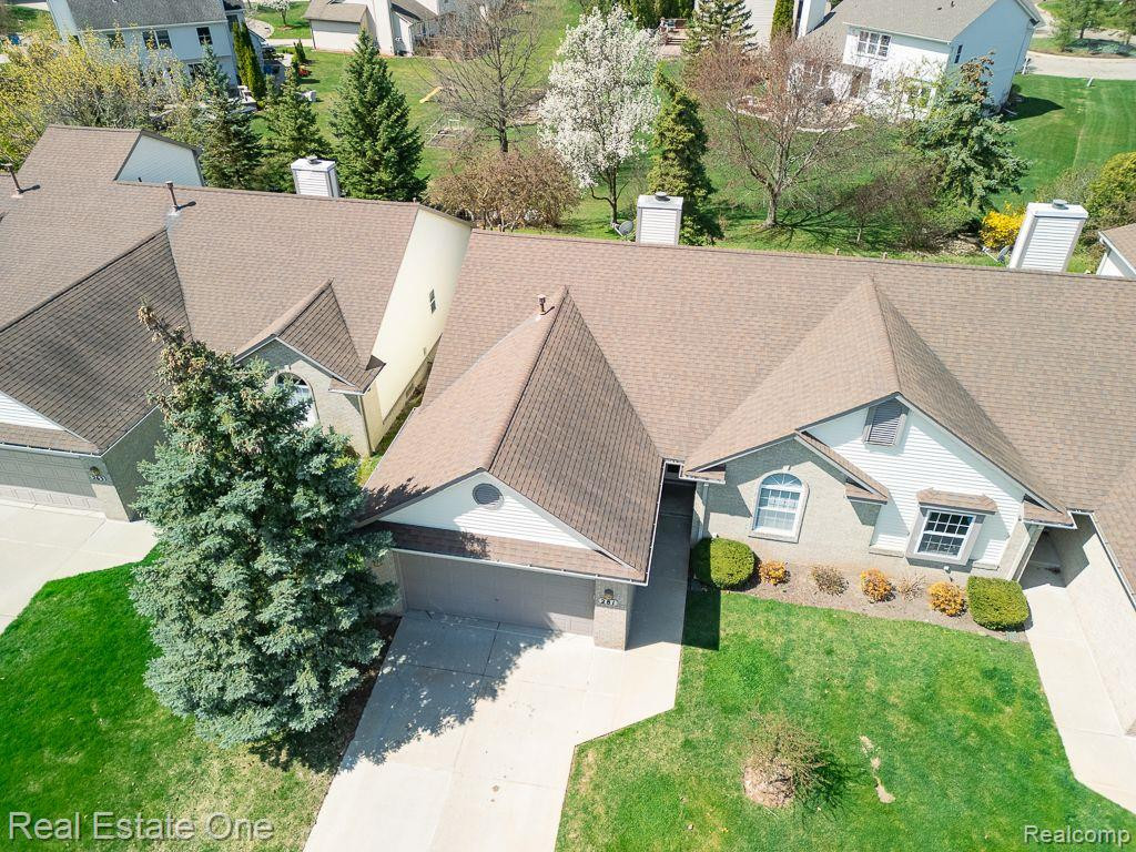 281 WHISPERING Hill, Commerce Twp, MI 48390 — Photo 25