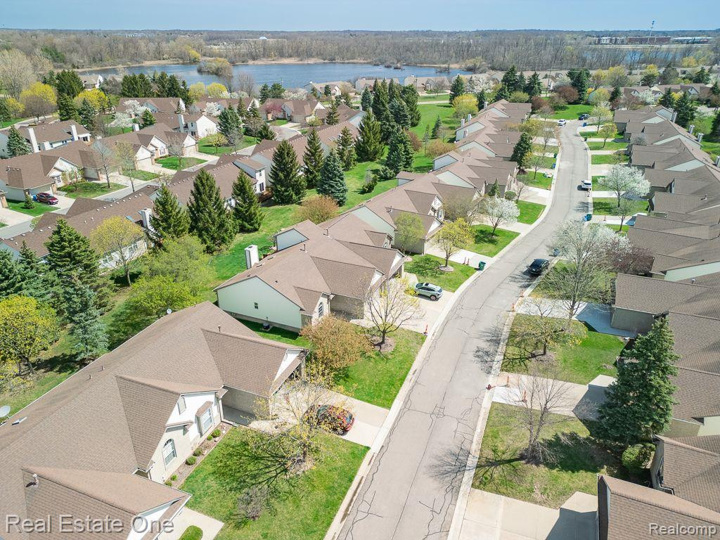 281 WHISPERING Hill, Commerce Twp, MI 48390 — Photo 29