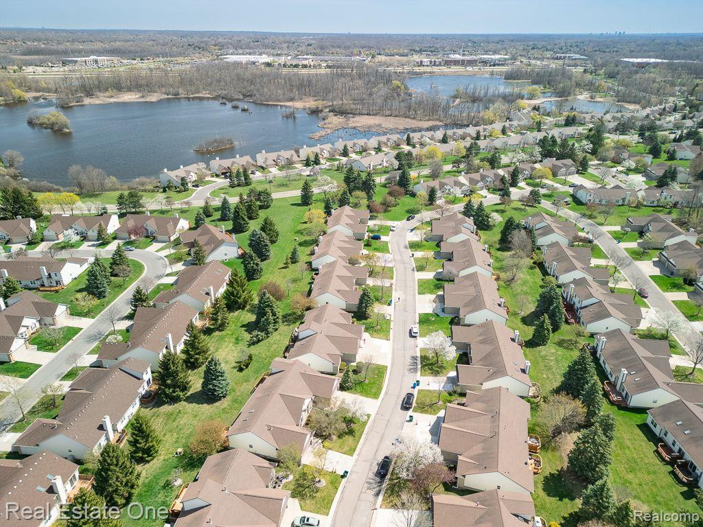 281 WHISPERING Hill, Commerce Twp, MI 48390 — Photo 30