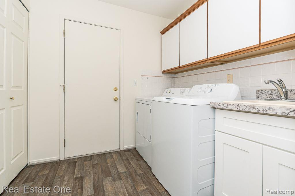 281 WHISPERING Hill, Commerce Twp, MI 48390 — Photo 31