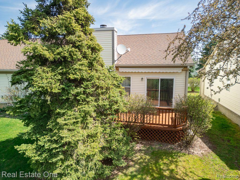 281 WHISPERING Hill, Commerce Twp, MI 48390 — Photo 38