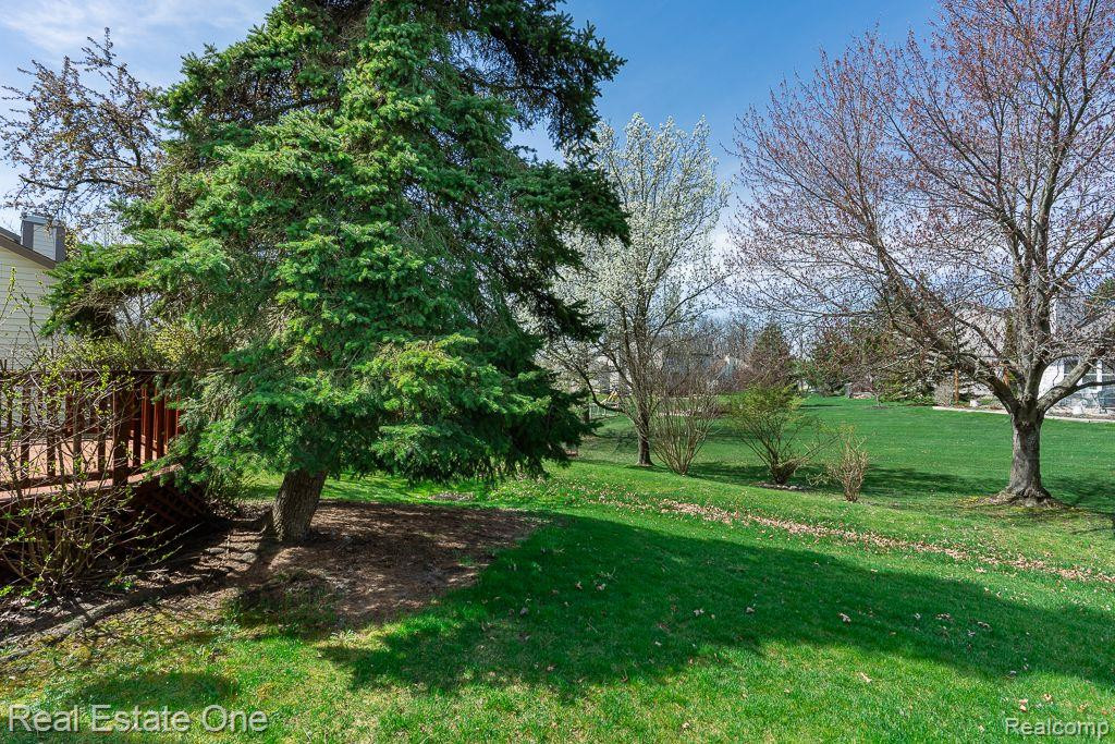 281 WHISPERING Hill, Commerce Twp, MI 48390 — Photo 40
