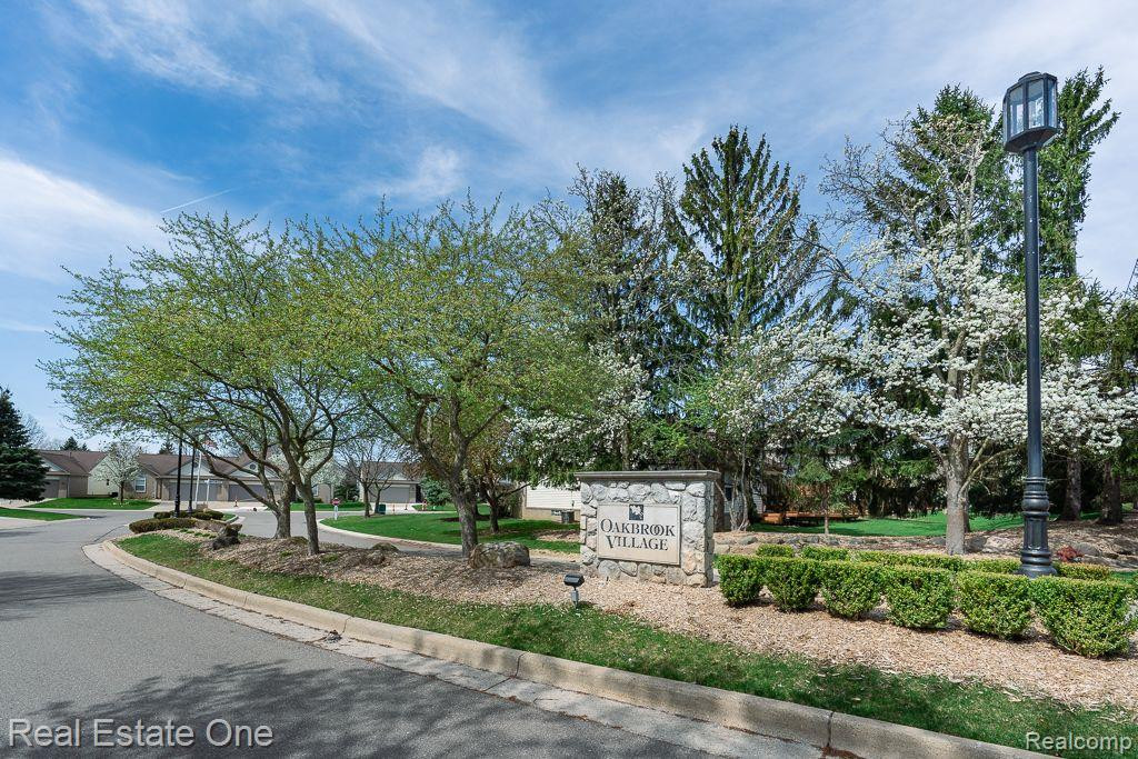 281 WHISPERING Hill, Commerce Twp, MI 48390 — Photo 41