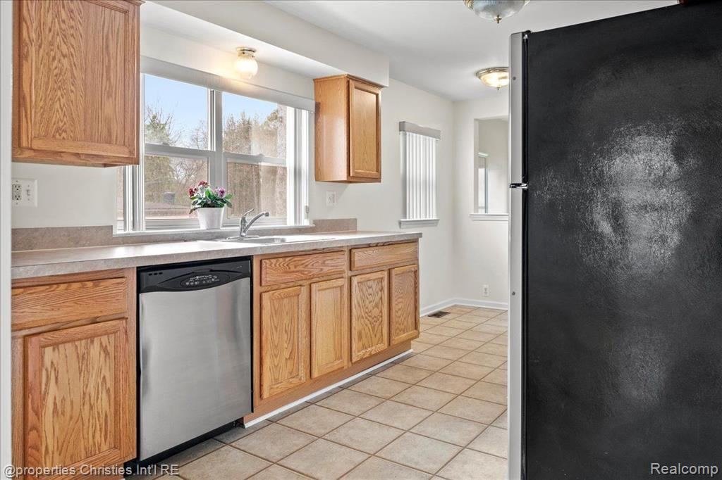 15533 PORTIS Street, Plymouth, MI 48170 — Photo 17