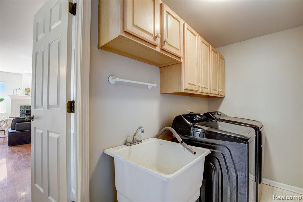 3929 HUNTERS WAY, Canton, MI 48188 — Photo 16