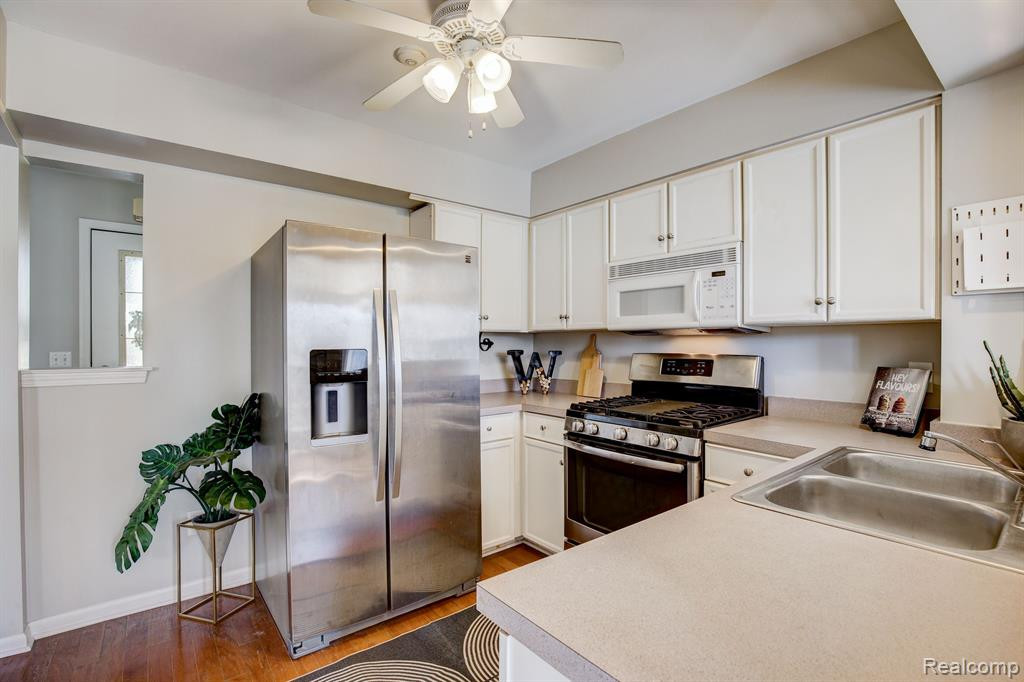 3929 HUNTERS WAY, Canton, MI 48188 — Photo 13