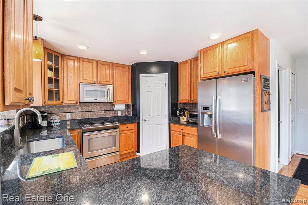 6736 LONGHURST Drive, Clarkston, MI — Photo 9