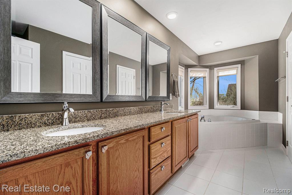 6736 LONGHURST Drive, Clarkston, MI — Photo 17