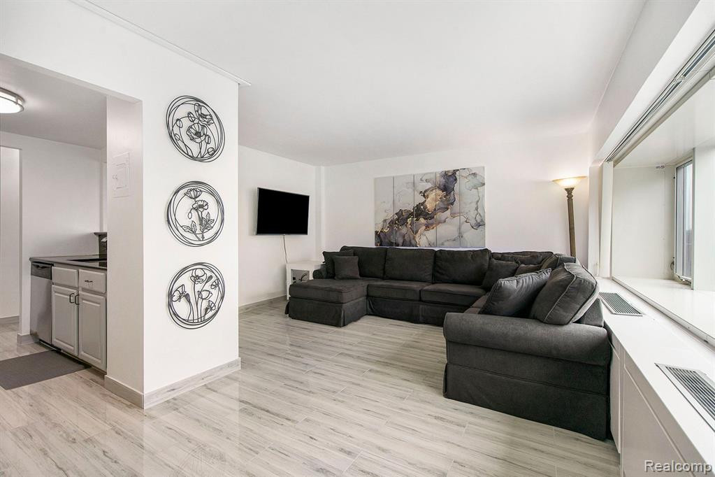 555 E William Street, 8J, Ann Arbor, MI 48104 — Photo 15