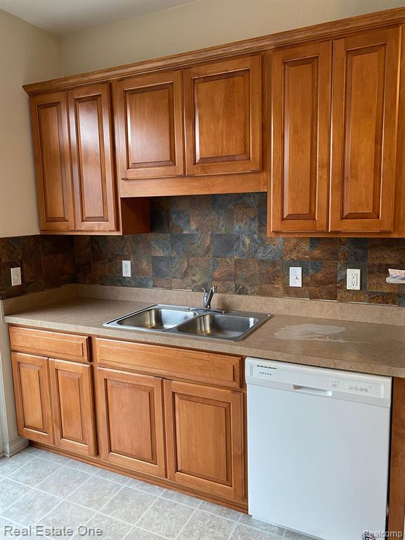 681 SUMMERFIELD Drive, Westland, MI — Photo 13