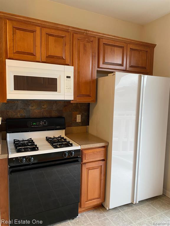 681 SUMMERFIELD Drive, Westland, MI — Photo 15