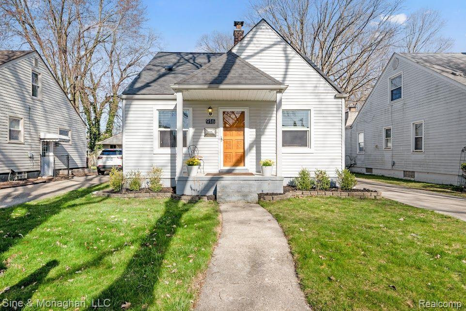 916 N EDGEWORTH Avenue, Royal Oak, MI 48067 — Photo 2