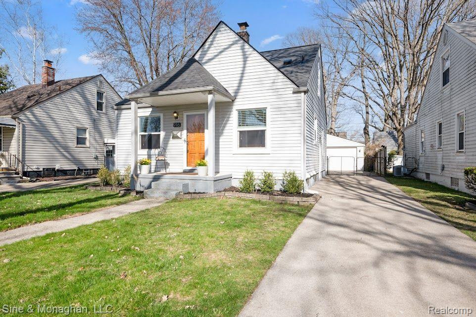 916 N EDGEWORTH Avenue, Royal Oak, MI 48067 — Photo 4