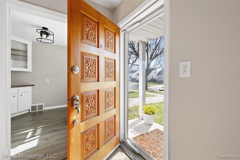 916 N EDGEWORTH Avenue, Royal Oak, MI 48067 — Photo 9