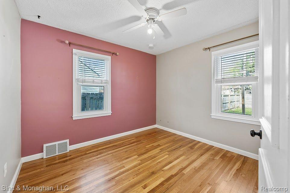 916 N EDGEWORTH Avenue, Royal Oak, MI 48067 — Photo 21