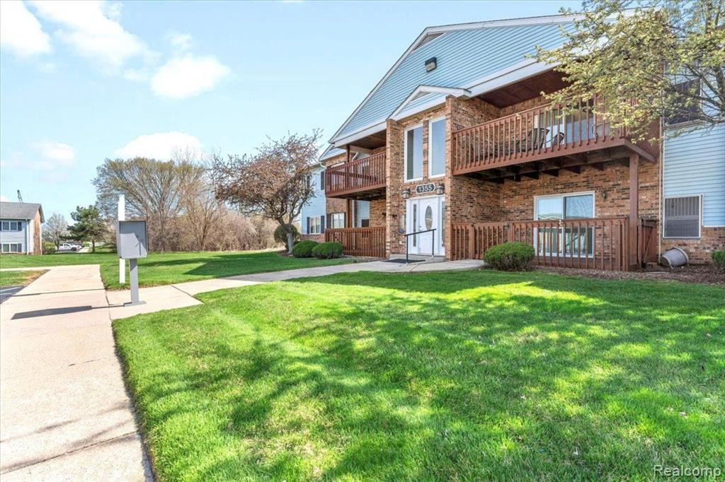 1355 HARBOUR Boulevard, 105, Trenton, MI 48183 — Photo 2