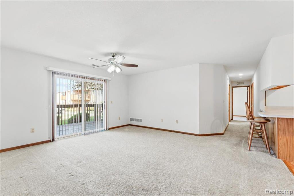 1355 HARBOUR Boulevard, 105, Trenton, MI 48183 — Photo 6