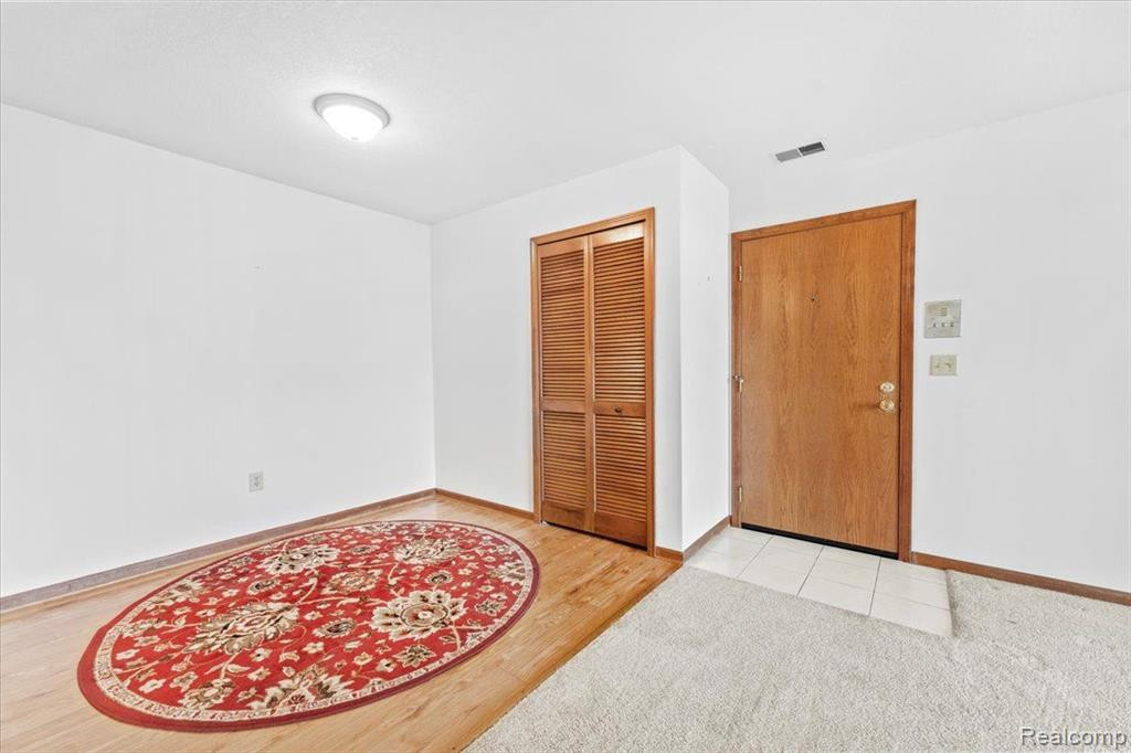 1355 HARBOUR Boulevard, 105, Trenton, MI 48183 — Photo 8