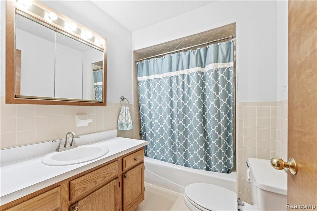 1355 HARBOUR Boulevard, 105, Trenton, MI 48183 — Photo 13