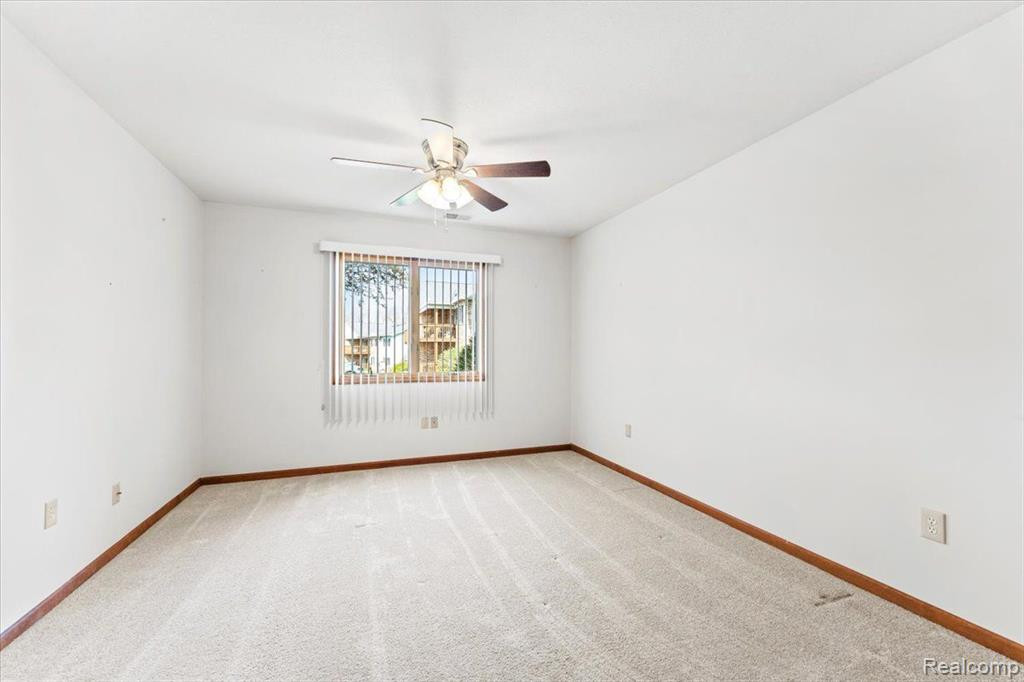 1355 HARBOUR Boulevard, 105, Trenton, MI 48183 — Photo 16