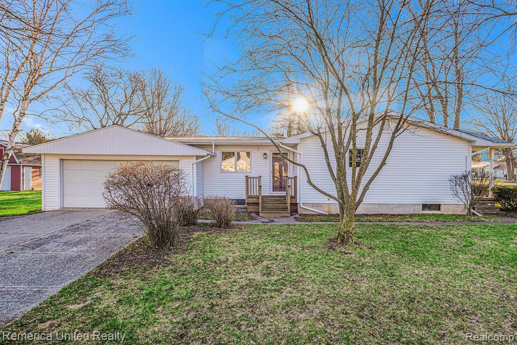 6009 E. Hill Road, Grand Blanc, MI 48439 — Photo 2