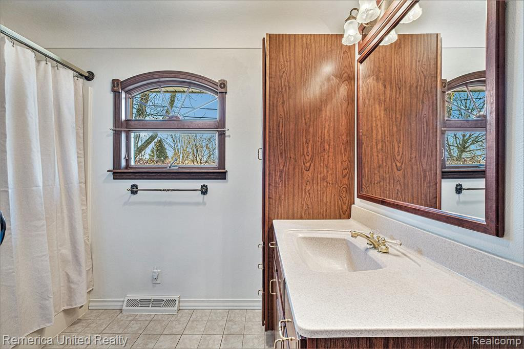 6009 E. Hill Road, Grand Blanc, MI 48439 — Photo 19