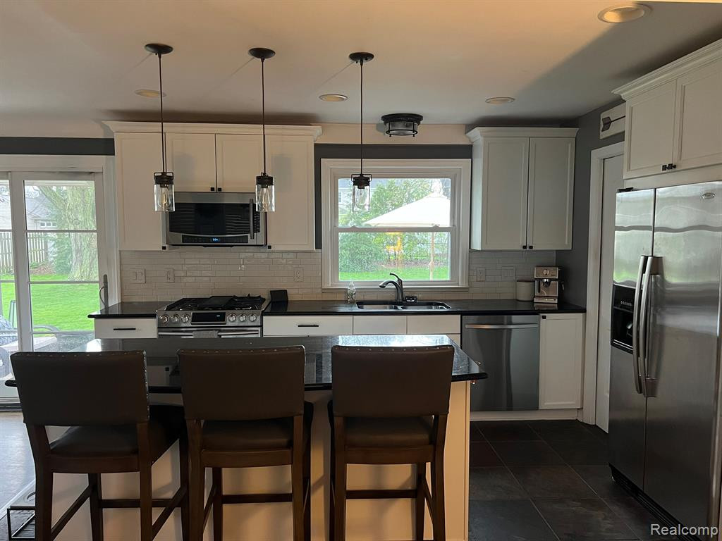 4407 S VERONA Circle, Royal Oak, MI 48073 — Photo 7