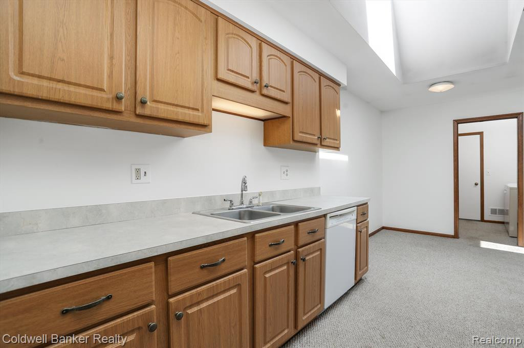 49320 MAYFLOWER Court, Shelby Twp, MI 48315 — Photo 11