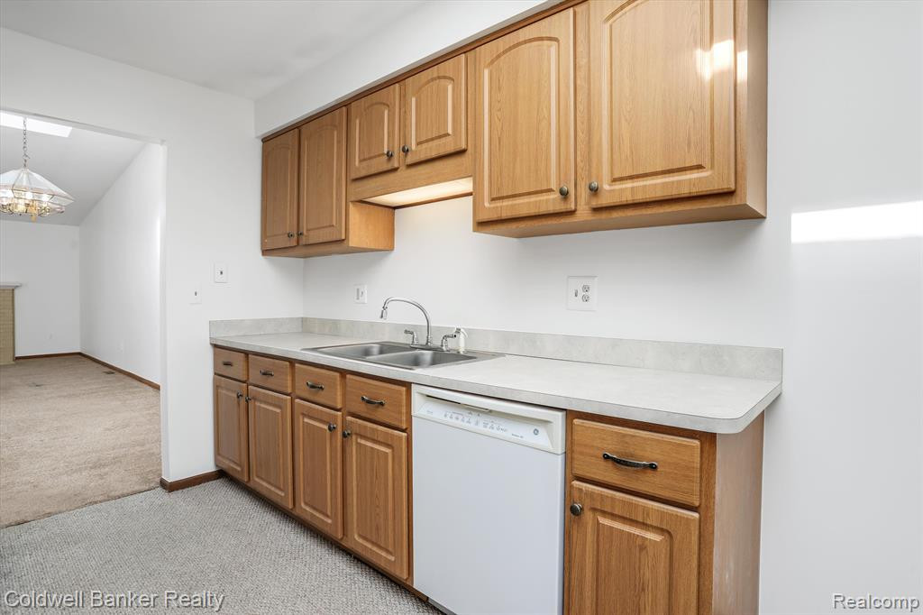 49320 MAYFLOWER Court, Shelby Twp, MI 48315 — Photo 12
